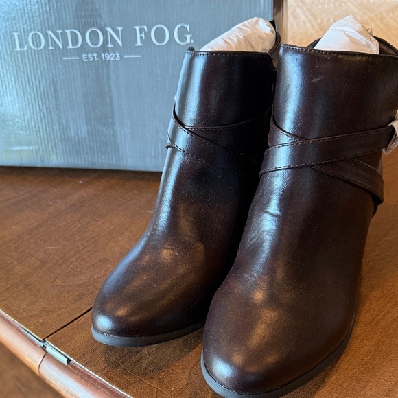 NWT London Fog Women's Dark Brown Ankle Booties SZ 9 - Picture 1 of 10